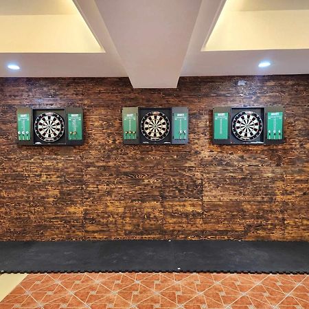 Burgundy Mckinley Place Service Apartment Manila Exteriér fotografie