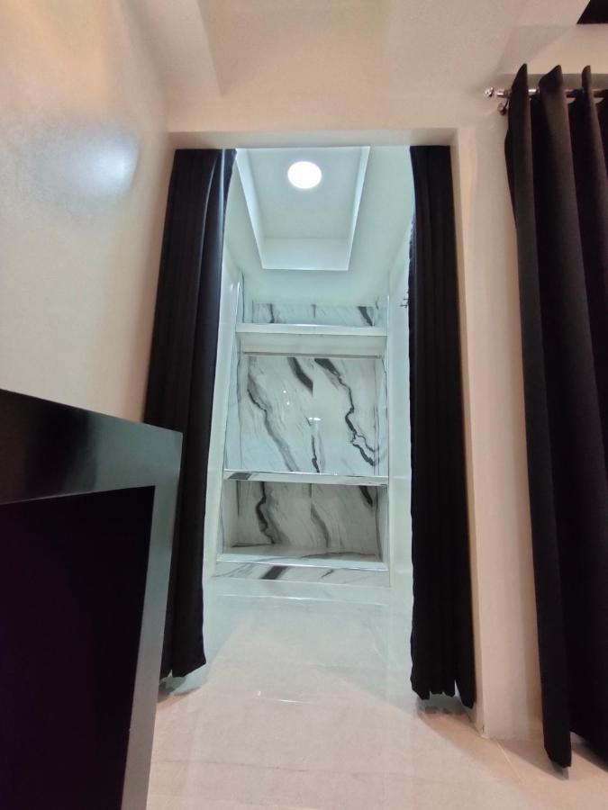 Burgundy Mckinley Place Service Apartment Manila Exteriér fotografie