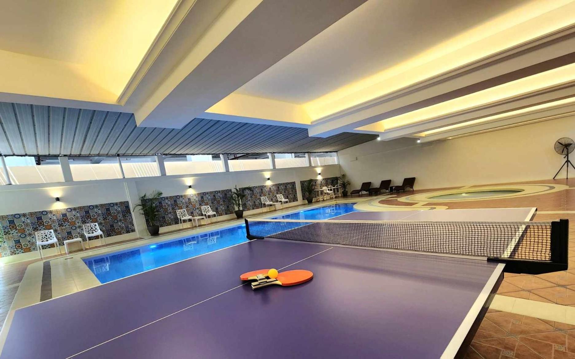 Burgundy Mckinley Place Service Apartment Manila Exteriér fotografie