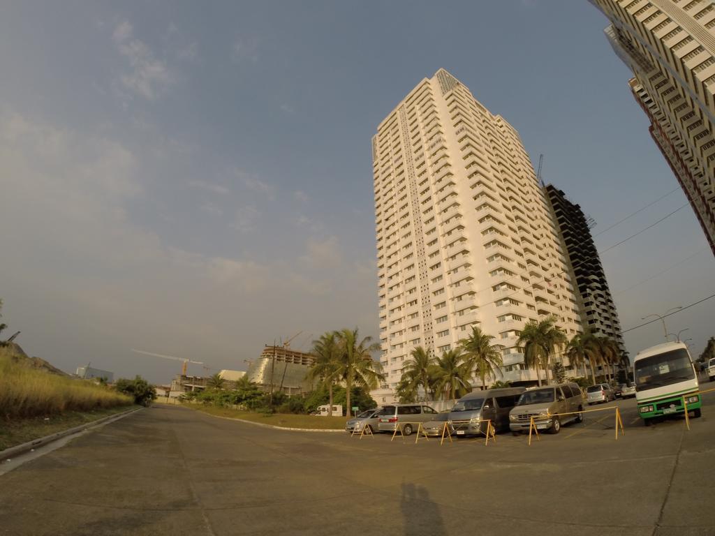 Burgundy Mckinley Place Service Apartment Manila Exteriér fotografie