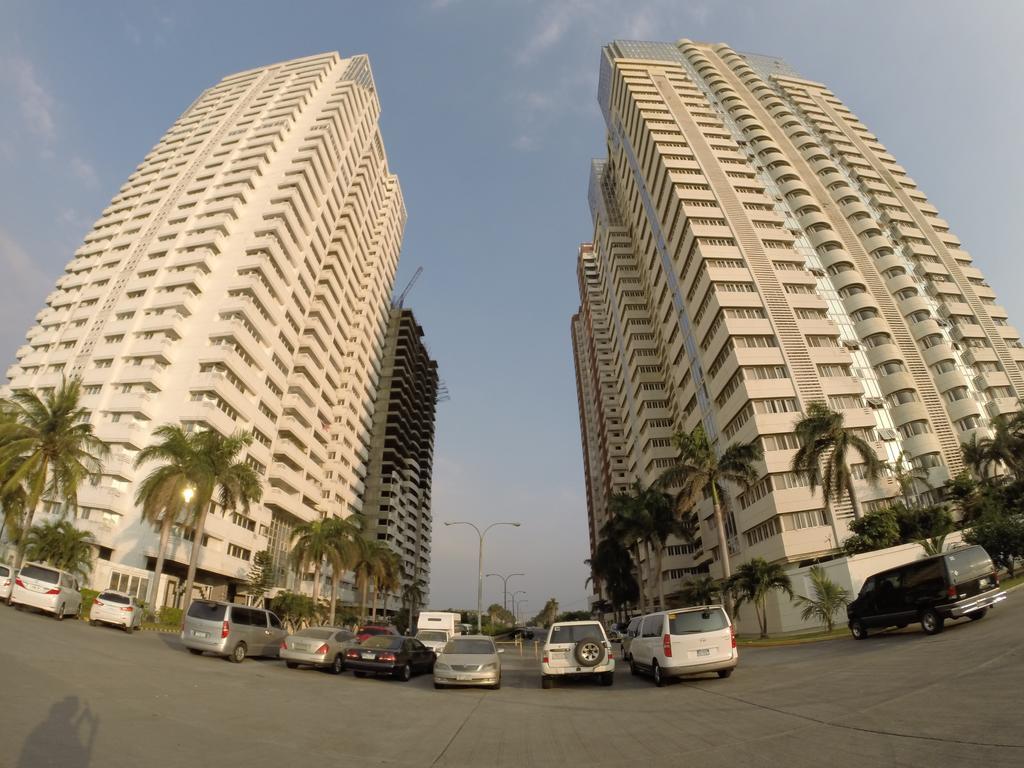 Burgundy Mckinley Place Service Apartment Manila Exteriér fotografie