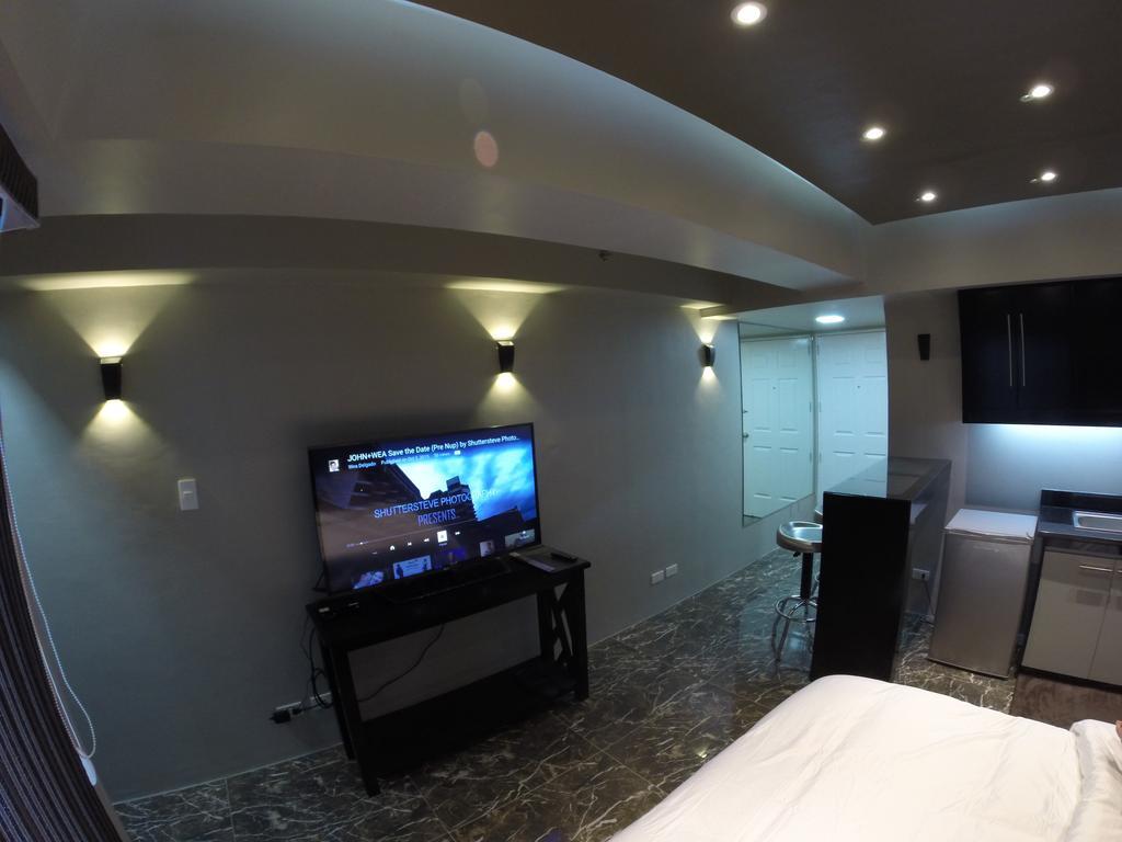 Burgundy Mckinley Place Service Apartment Manila Exteriér fotografie