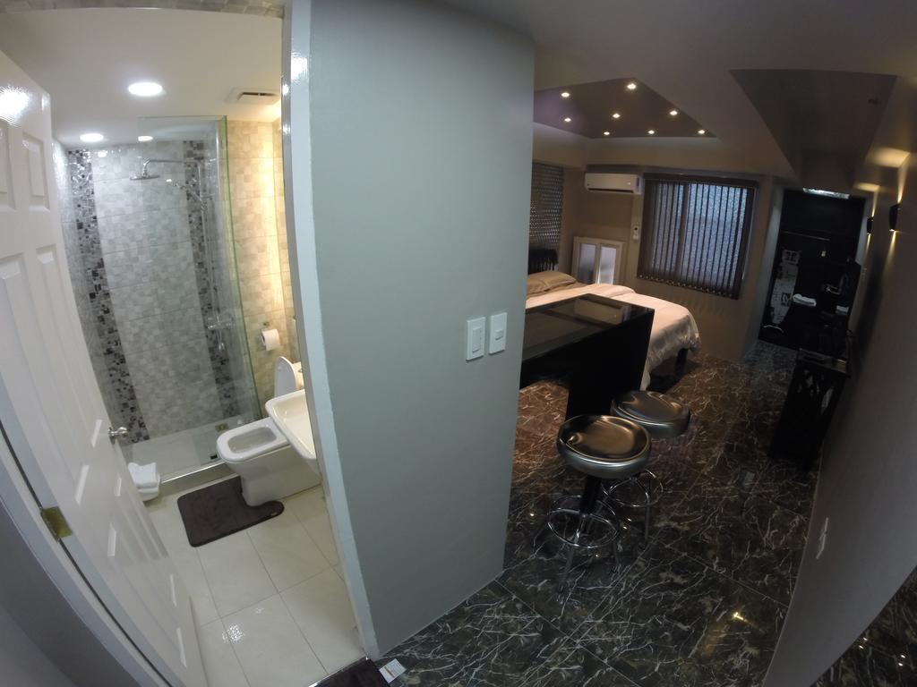 Burgundy Mckinley Place Service Apartment Manila Exteriér fotografie