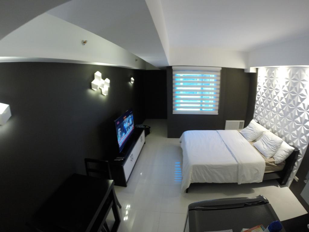 Burgundy Mckinley Place Service Apartment Manila Exteriér fotografie