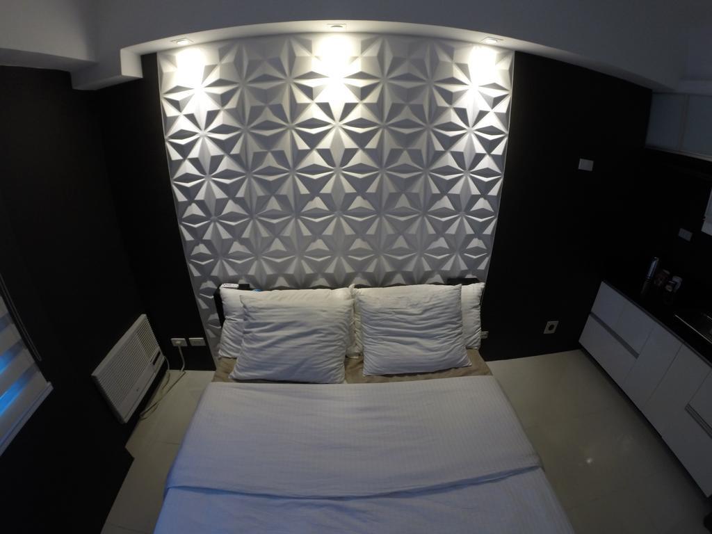 Burgundy Mckinley Place Service Apartment Manila Exteriér fotografie