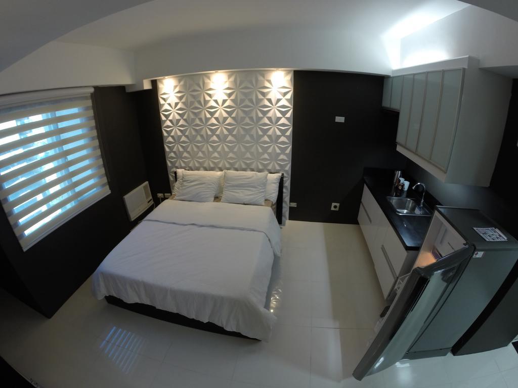 Burgundy Mckinley Place Service Apartment Manila Exteriér fotografie
