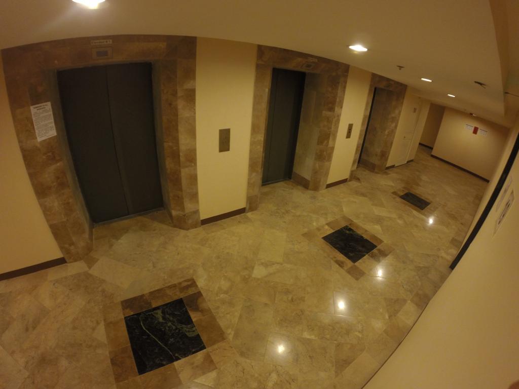 Burgundy Mckinley Place Service Apartment Manila Exteriér fotografie