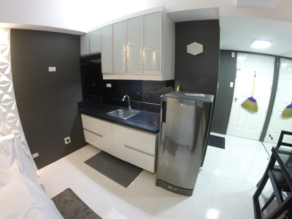 Burgundy Mckinley Place Service Apartment Manila Exteriér fotografie