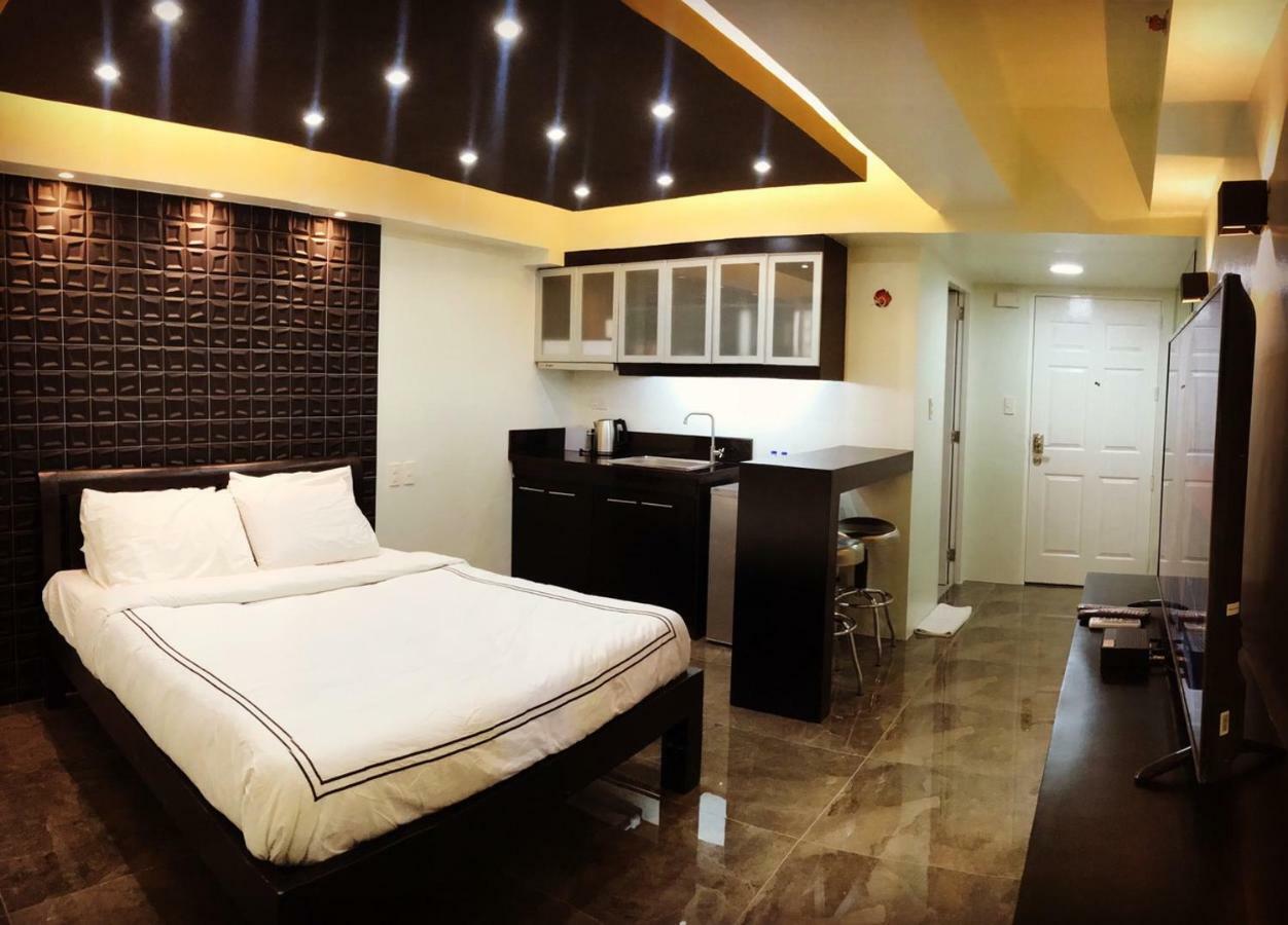 Burgundy Mckinley Place Service Apartment Manila Exteriér fotografie