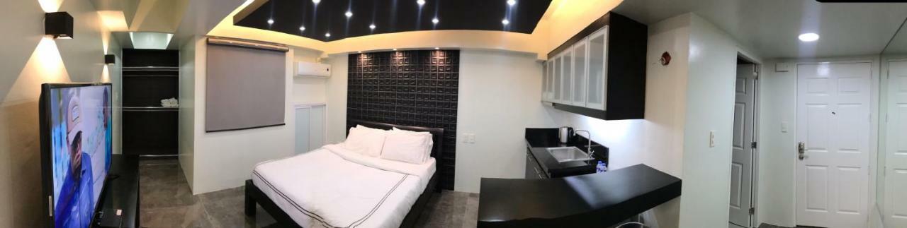 Burgundy Mckinley Place Service Apartment Manila Exteriér fotografie